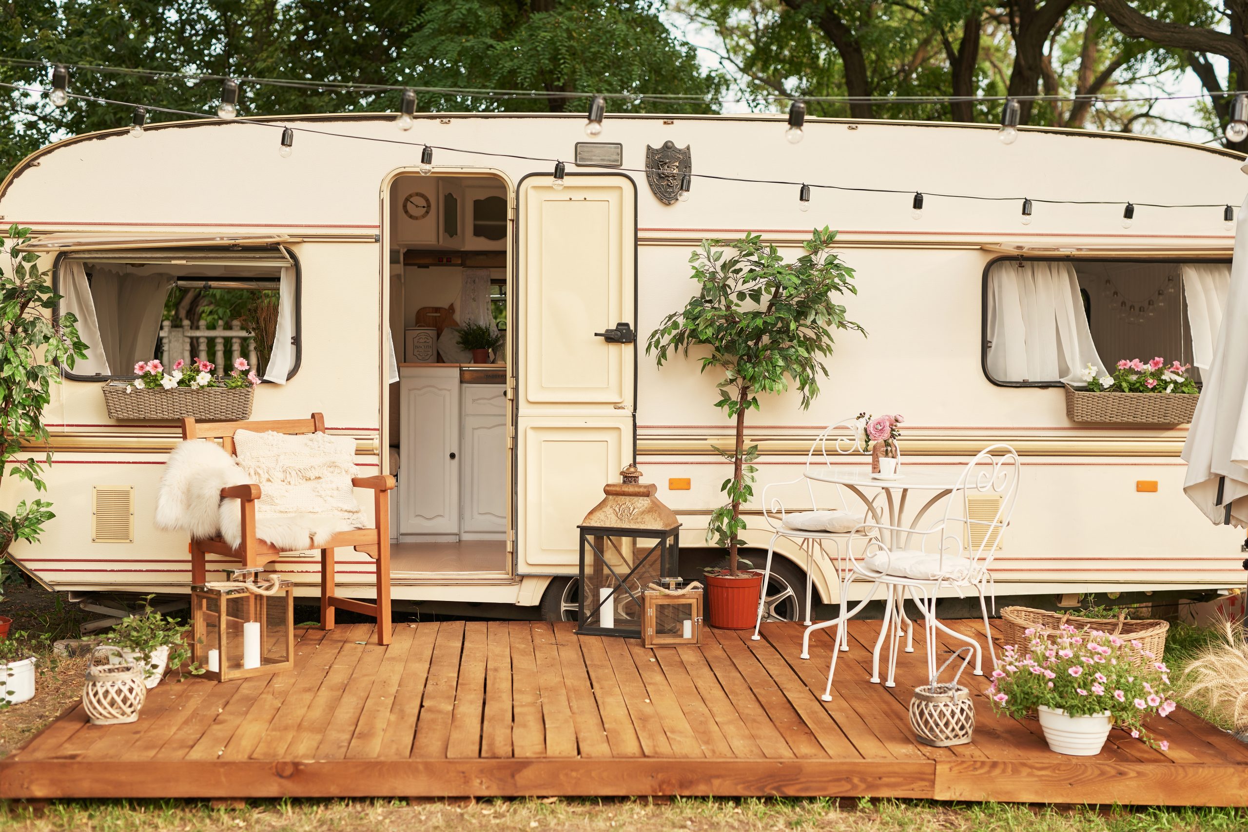Cozy caravan home with outdoor seating